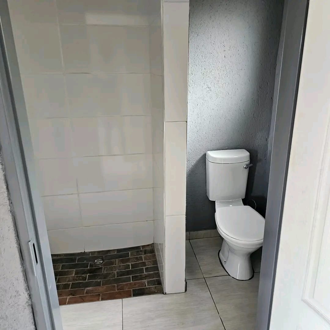 Bachelor Rooms Available - Thekwane North MaRR