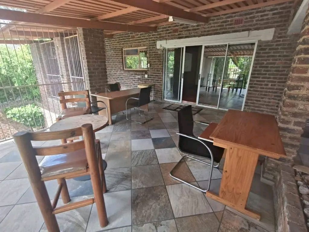 Fully Furnished Bachelor Unit - Stonehenge
